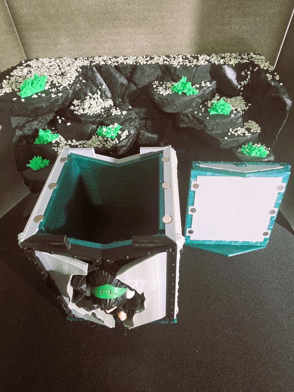 Toph The Metalbender Deck Box